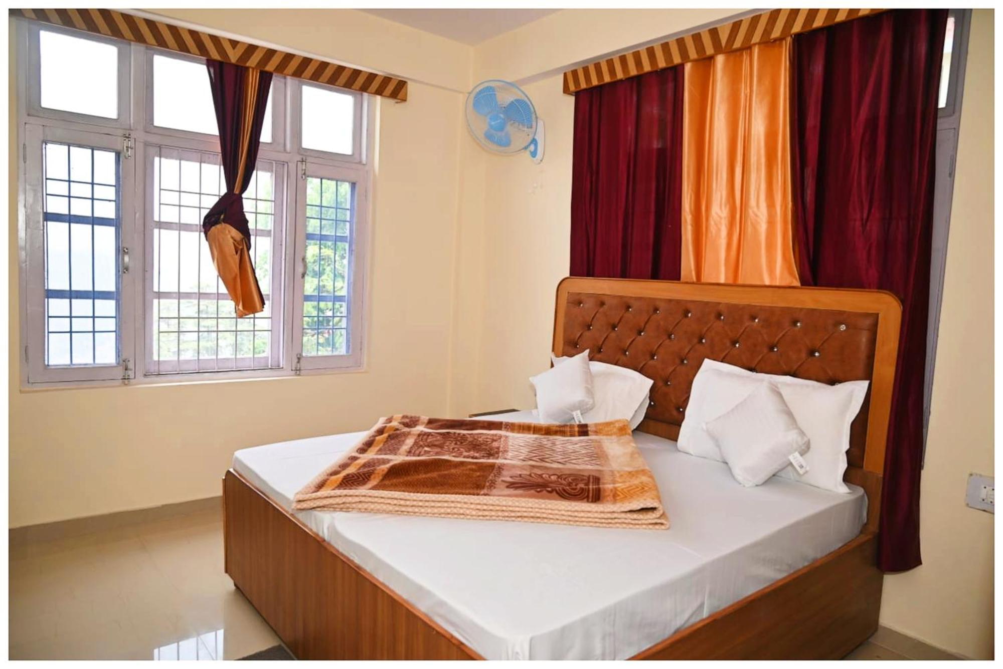 Simla Hotel K R I S H N A B - B Near Mall Road And Temple Екстер'єр фото